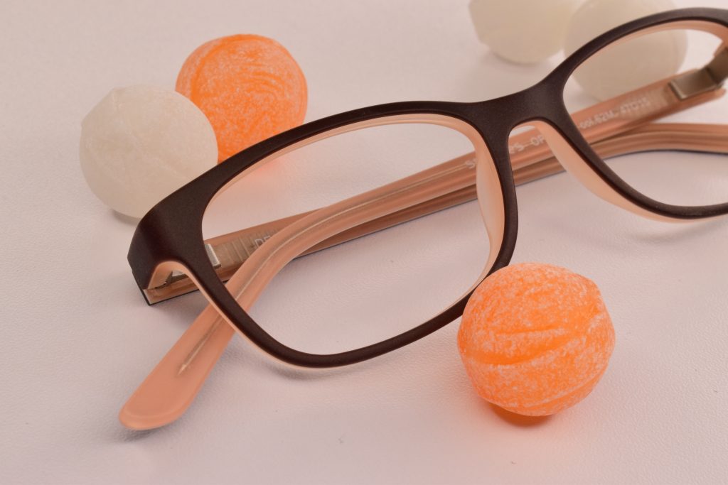 orange-braune Kinderbrille