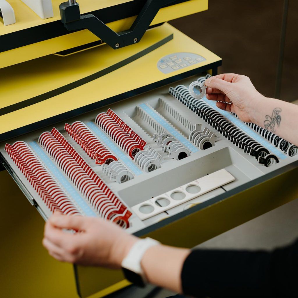 verstecktes Schielen Service